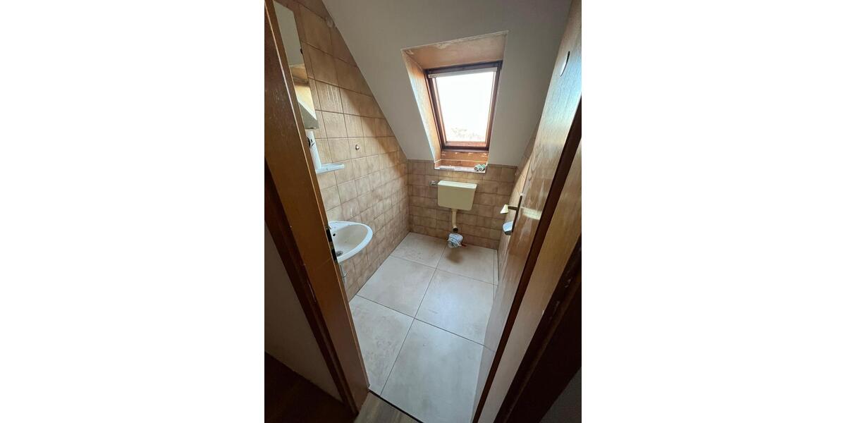 Sanierte 2 Zimmer Dachgeschosswohnung mit Küche und Sauna 2 zimmer