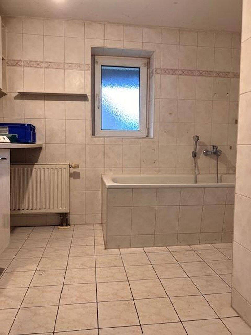 Grosses EFH, 4 Zi., 120 qm, 795 qm Grund, 1.550 € NKM 4 zimmer