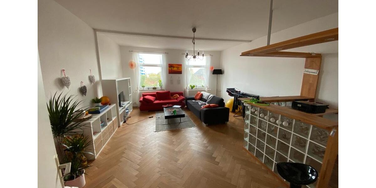 Dachgeschoßwohnung Wilhelmshaven - 5 Zimmer, 166 m&sup2;, 1.350&euro; | Angebot:25880754