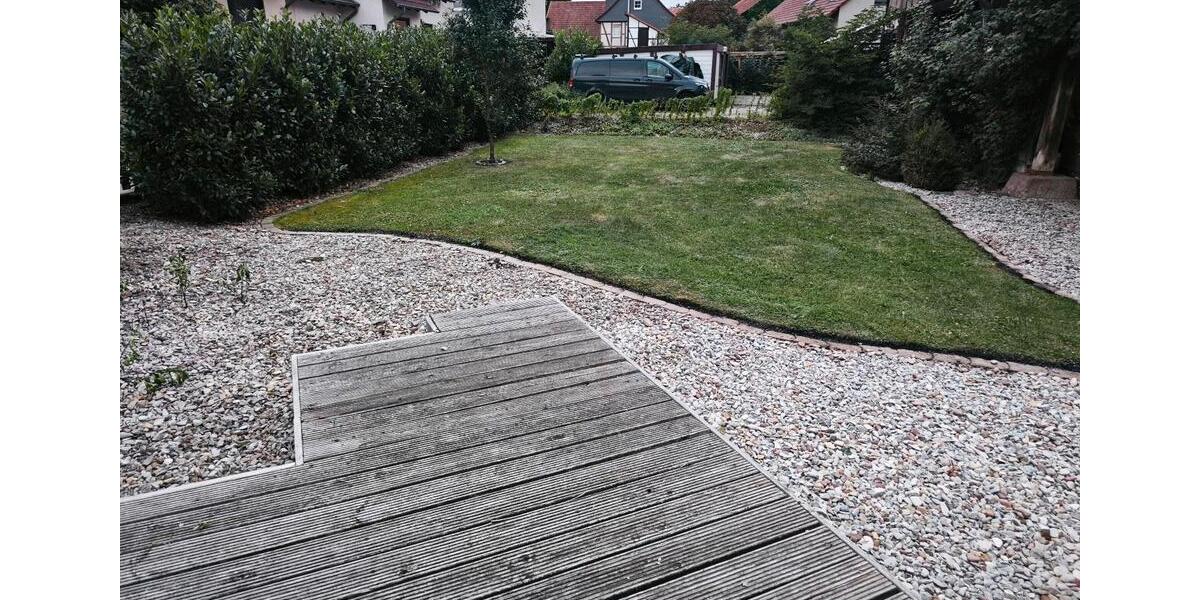 Vollmöbellierte Dachgeschosswohnung 2 Zimmer Küche Bad zimmer