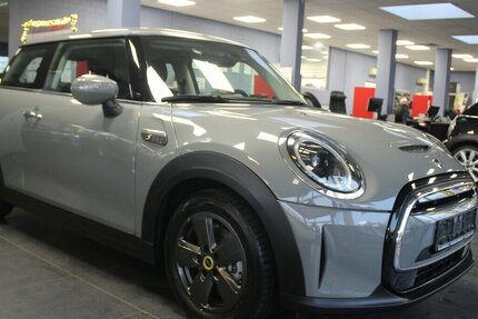Mini Cooper SE Essential Trim 6.970 km 17.980 € Euskirchen 53881