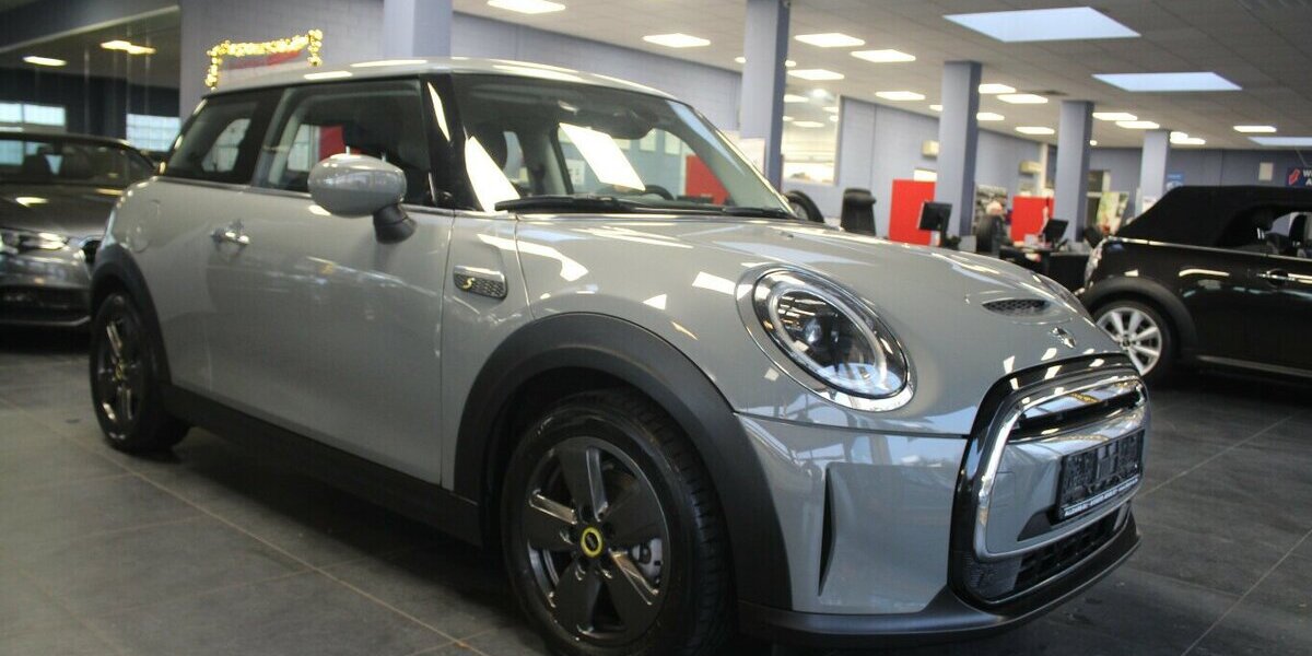 Mini Cooper SE Essential Trim 6.970 km 17.980 &euro; Euskirchen 53881