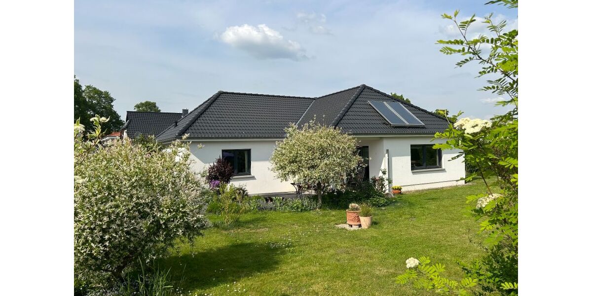 Provisionsfrei* Freistehendes Einfamilienhaus mit Doppelgarage (Bungalow Bj. 2012) in Bad Bevensen - Bungalow Bad Bevensen Sasendorf | Angebot:26233159
