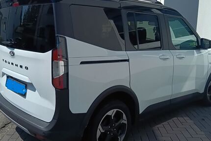 Ford Tourneo Courier 2.000 km 27.000 &euro; Bürstadt 68642