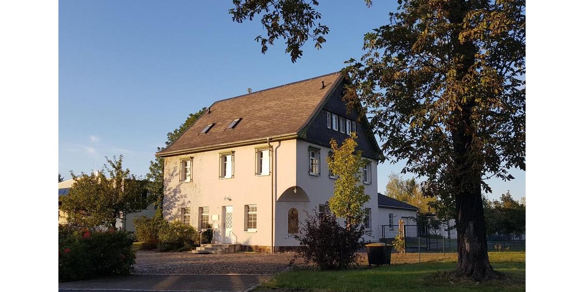 Einfamilienhaus Gröditz - 8 Zimmer, 419 m&sup2;, 160.000&euro; | Angebot:17486069