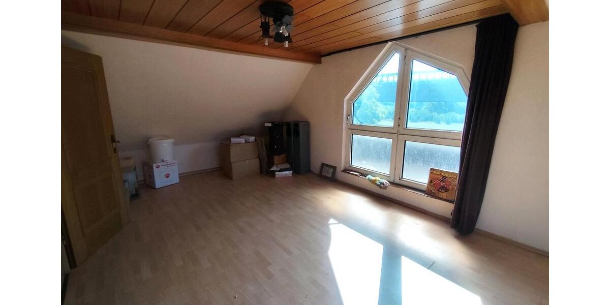Etagenwohnung Urmitz - 7 Zimmer, 160 m&sup2;, 300.000&euro; | Angebot:26709840