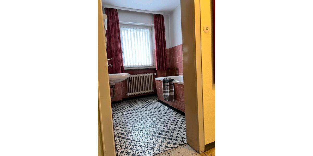 Einfamilienhaus Hagenbüchach - 9 Zimmer, 140 m&sup2;, 950&euro; | Angebot:26048197