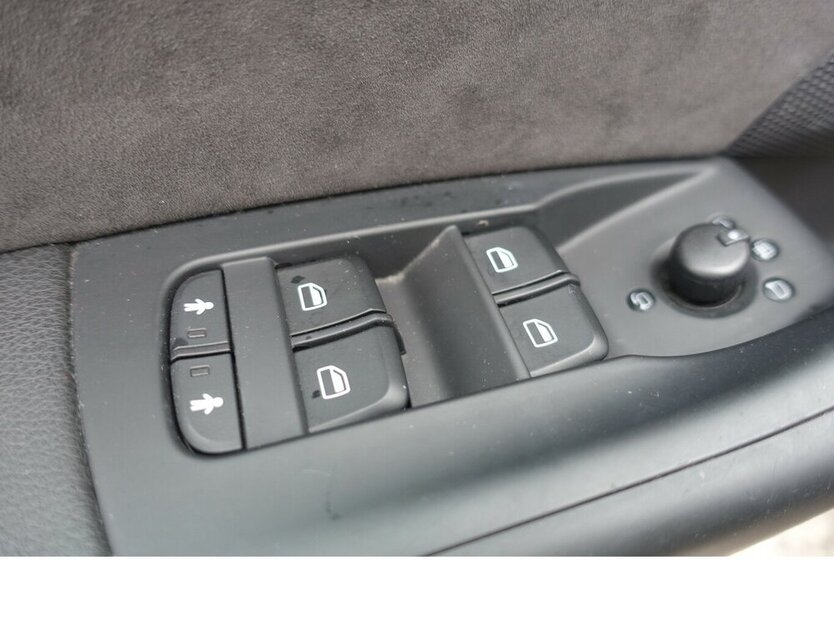 Q3 2.0 TDI quattro Bi-Xenon Navi PDC S-Line 8x Alu