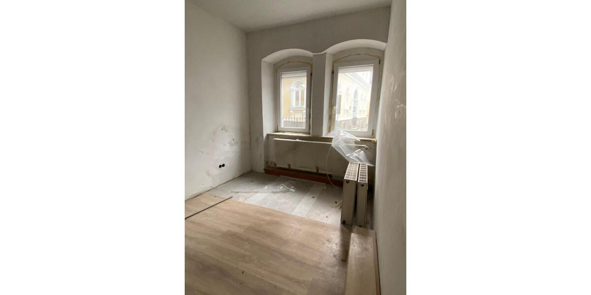 Mehrfamilienhaus, Wohnhaus Vohenstrauß - 10 Zimmer, 136 m&sup2;, 135.000&euro; | Angebot:26916559