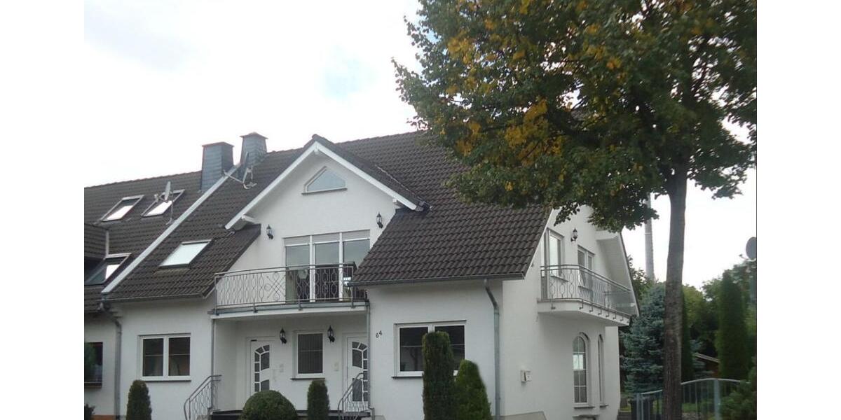 Geräumige, preiswerte 6-Zimmer-Doppelhaushälfte mit geh. Innenaus 6 zimmer