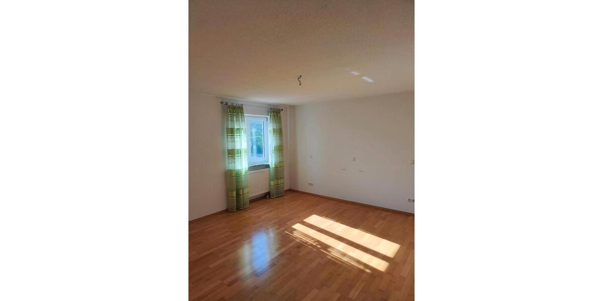 Etagenwohnung Traunreut St. Georgen - 4 Zimmer, 124 m&sup2;, 1.500&euro; | Angebot:26051561