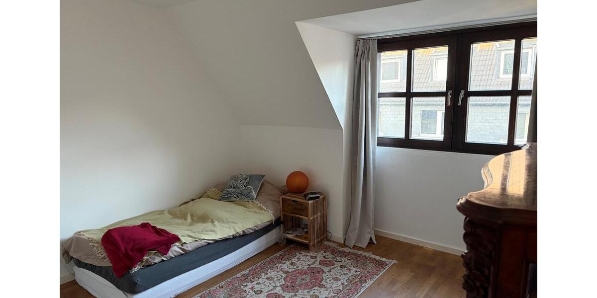 Dachgeschoßwohnung Hilden - 5 Zimmer, 139 m&sup2;, 715.000&euro; | Angebot:25352159