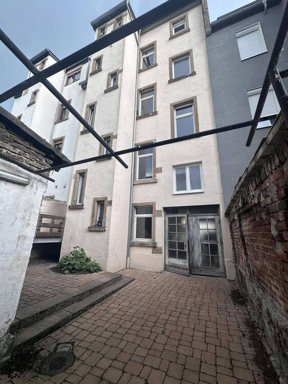 Alle 4 Wohnungen sofort frei! Teilsaniertes Jugendstilhaus