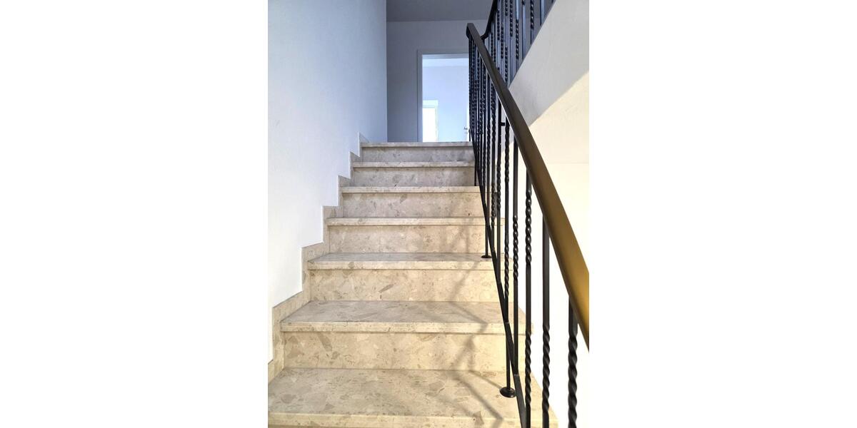 2-Familienhaus in ruhiger Sackgassenlage mit separaten Eingängen 6 zimmer