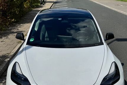 Tesla Model 3 113.047 km 26.199 &euro; Düsseldorf 40476