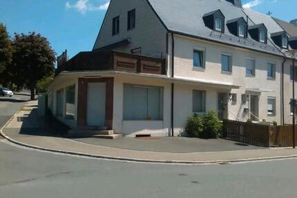 Haus mit Laden in Helmbrechts