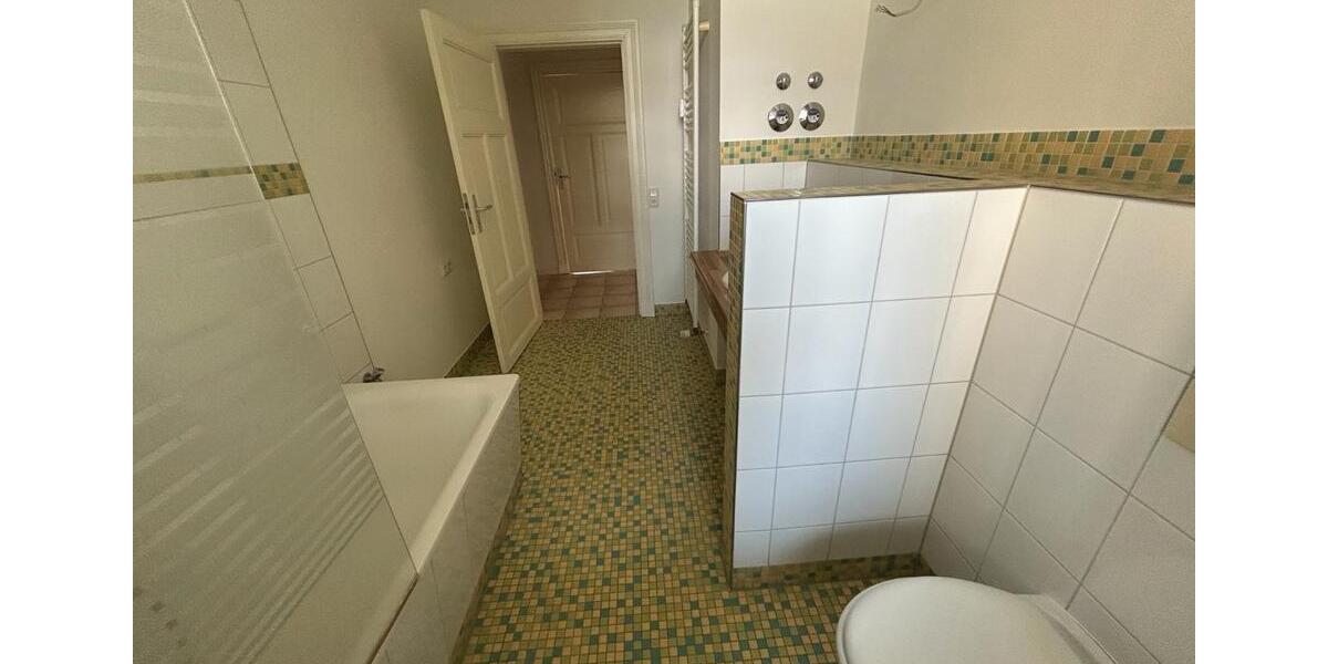 Etagenwohnung Schwerin Altstadt - 2 Zimmer, 72 m&sup2;, 715&euro; | Angebot:26621525