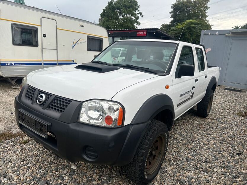 Nissan Navara 190.000 km 7.800 € Frankfurt 60486