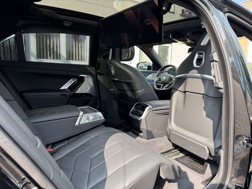BMW i7 25.096 km 94.850 € Köln 50739