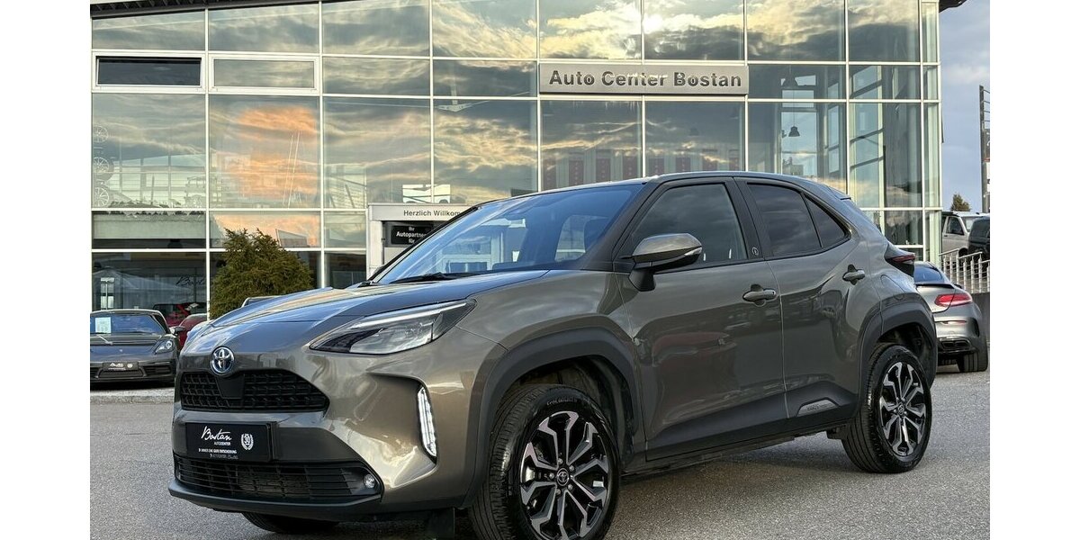 Toyota Yaris Cross TEAM D/Hybrid AWD-i KAMERA/NAVI/DAB 25.628 km 23.800 &euro; Villingen-Schwenningen 78054