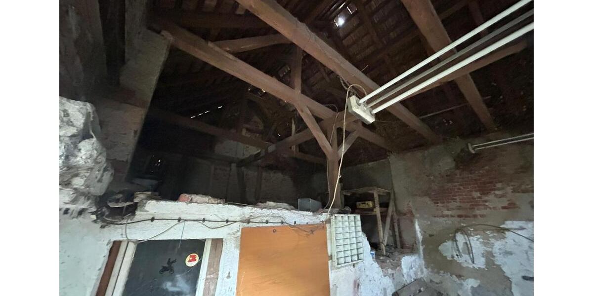 HAUS MIT SCHEUNE südlich von BERLIN 4 zimmer