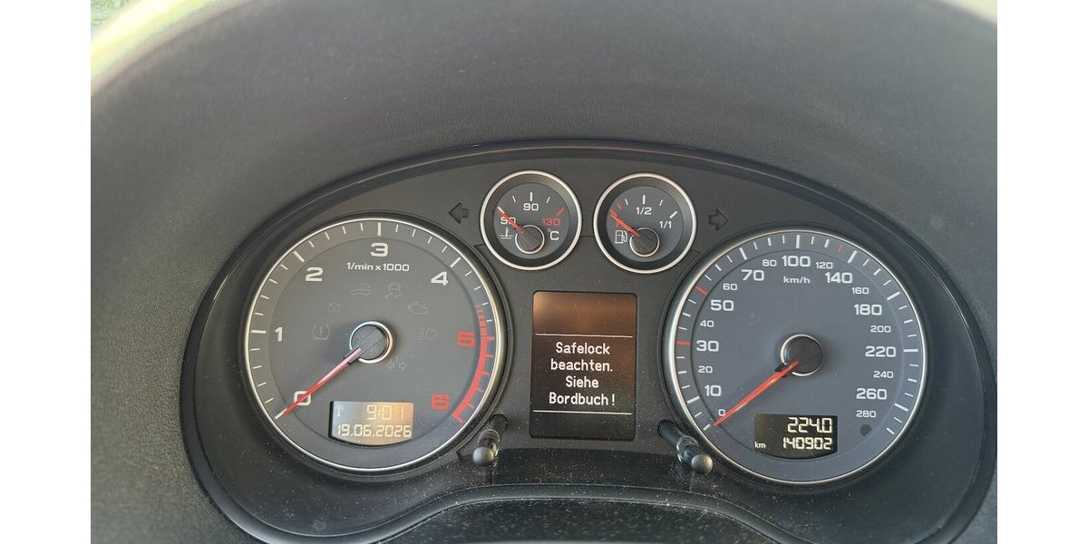 Audi A3 2.0 TDI Attraction Xenon SHZ Motorschaden 140.900 km 3.000 &euro; Altdorf 84032