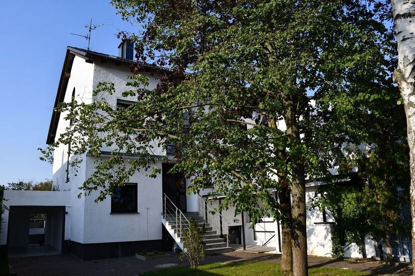 Vielseitig nutzbares Gewerbeanwesen mit großzügigem repräsentativem Wohnhaus zimmer