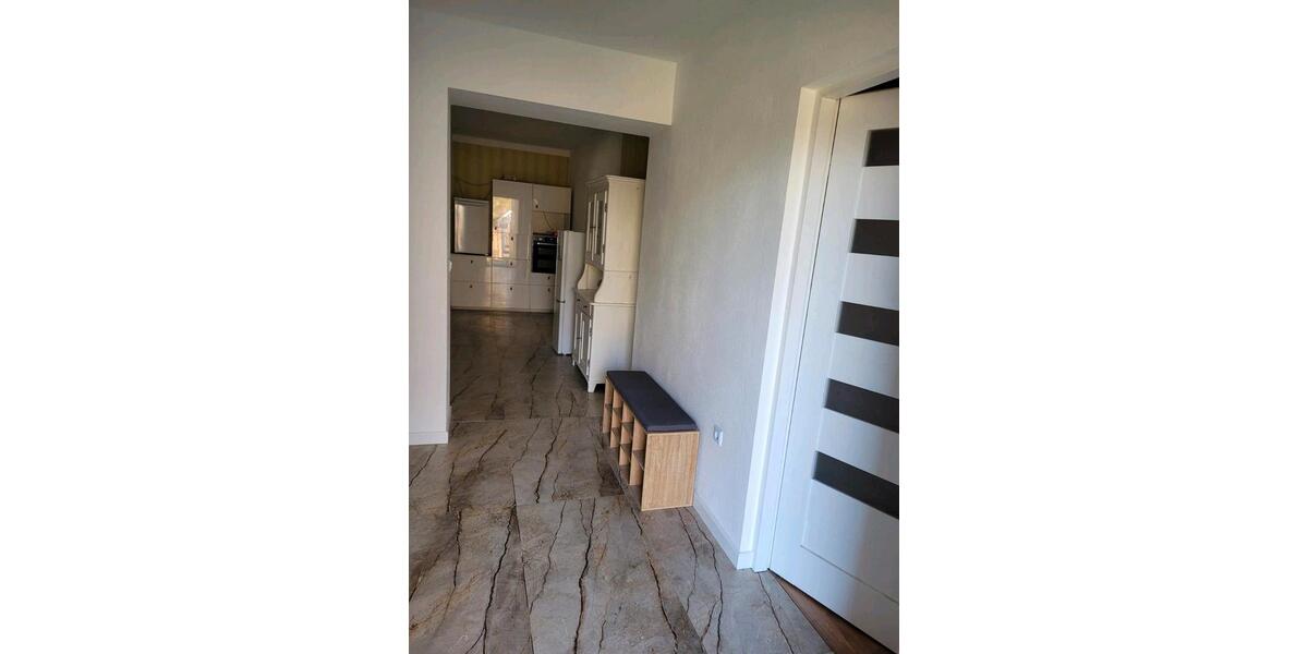 Wohnheinheit im Haus... WG, Familien und Handwerker 4 zimmer