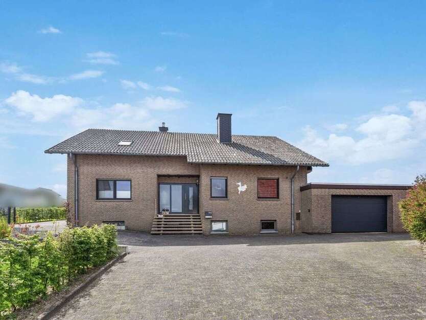 Haus zum Kaufen in Bad Wünnenberg 499.000 € 240.43 m²