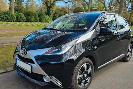 Toyota Aygo (X) 73.600 km 8.999 &euro; Hamburg 22177