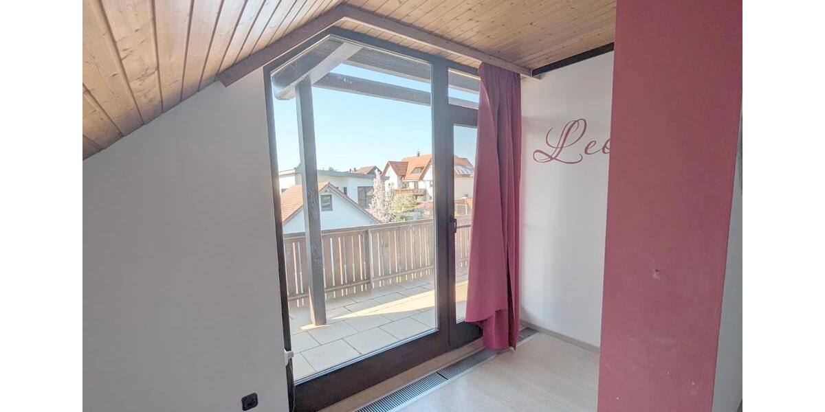 Dachgeschoßwohnung Hirschaid - 4 Zimmer, 115 m&sup2;, 1.150&euro; | Angebot:26303035