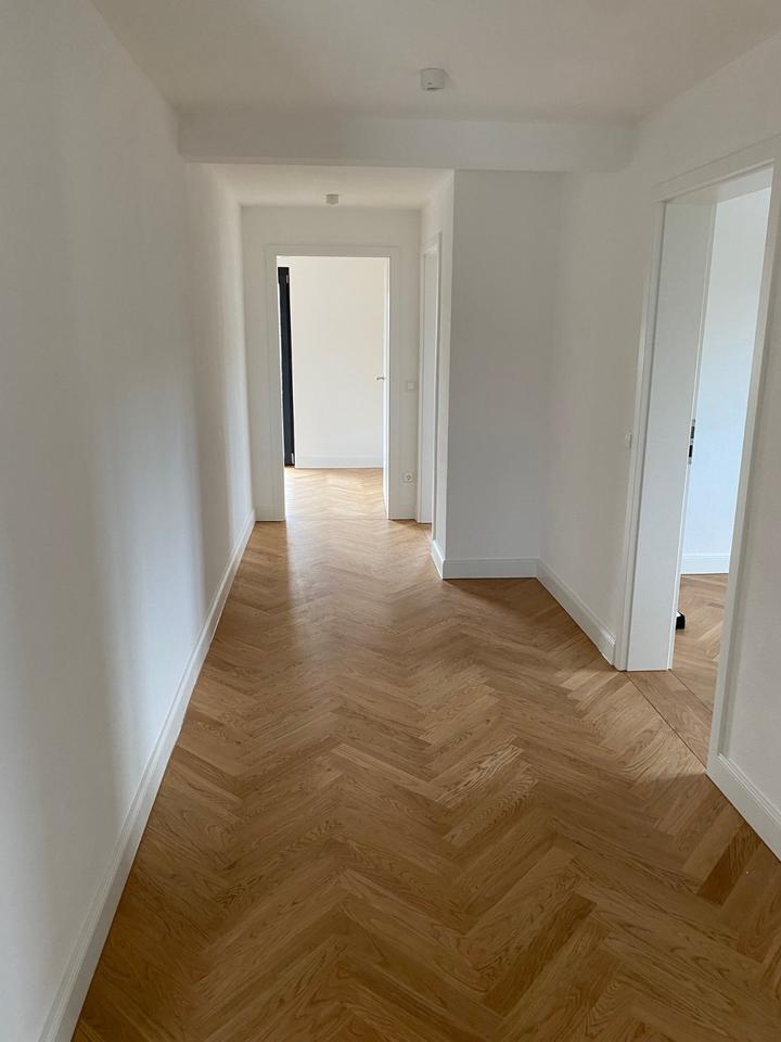 Haus im Haus, großzügige 5 Zi. Wohnung mit 40 qm Dachterrasse
