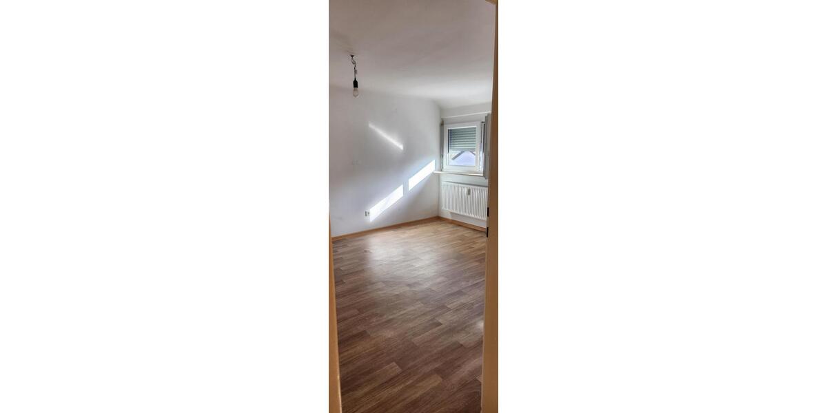 Etagenwohnung Erlangen Bruck - 6 Zimmer, 135 m&sup2;, 1.400&euro; | Angebot:26367295