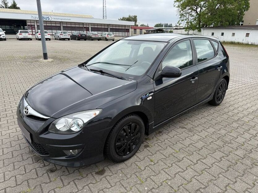 i30