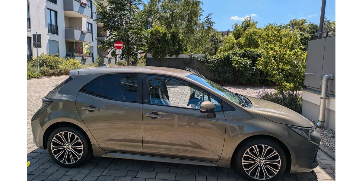 Toyota Corolla 74.537 km 20.200 &euro; Hennigsdorf 16761