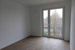 Direkt einziehen! Moderne 2 Zimmer + Süd-West-Balkon, Einbauküche, Wannenbad + Abstellraum, Aufzug