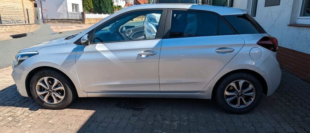 i20