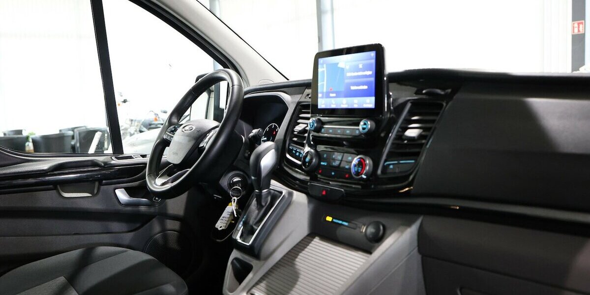 Ford Tourneo Custom 2.0 TDCI 320 L1 / 8-SITZER / NAVI 119.000 km 28.998 &euro; Hamm 59077