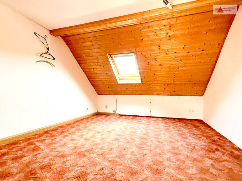 Reihenmittelhaus Zschopau - 9 Zimmer, 210 m&sup2;, 69.000&euro; | Angebot:22452439