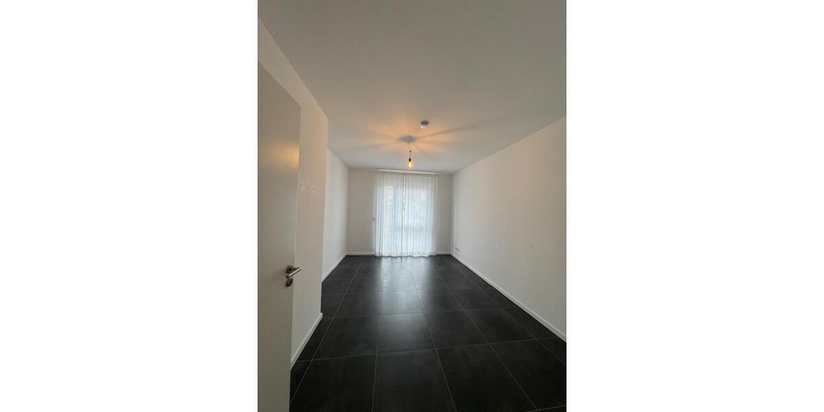 Neuwertige 3-Zi-Whg, EBK, 2Bäder, Tiefgarage, Keller, PV 3 zimmer