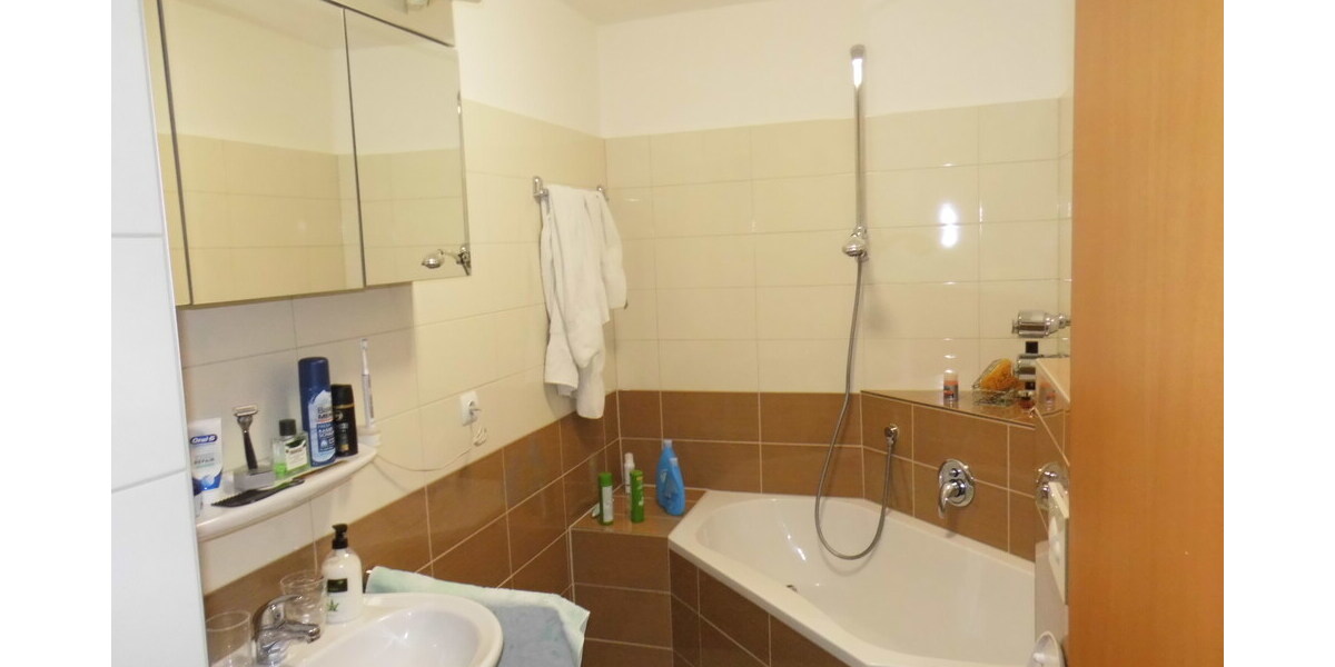 4 Fam.-Haus mit 2 Garagen in Remscheid - West 10 zimmer