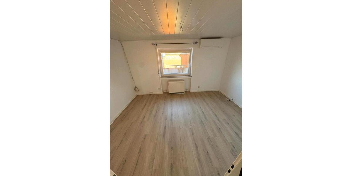 Helle 3,5 Zimmer-Wohnung mit Balkon und Stellplatz in Marbach a.N 3.5 zimmer