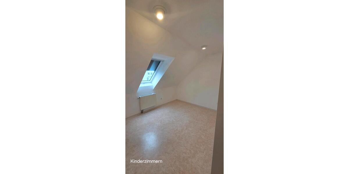 Dachgeschoßwohnung Hemau - 4 Zimmer, 102 m&sup2;, 900&euro; | Angebot:24848450