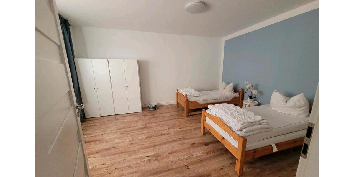 Wohnheinheit im Haus... WG, Familien und Handwerker 4 zimmer