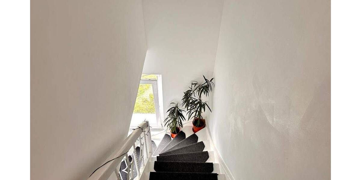 Saniertes Haus mit einigen Garagen - Eigennutzung oder Investition 5 zimmer