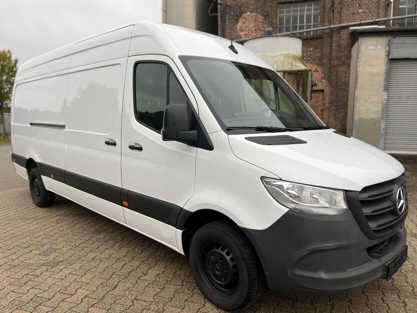 Mercedes-Benz Sprinter 172.839 km 27.300 € Essen 45136