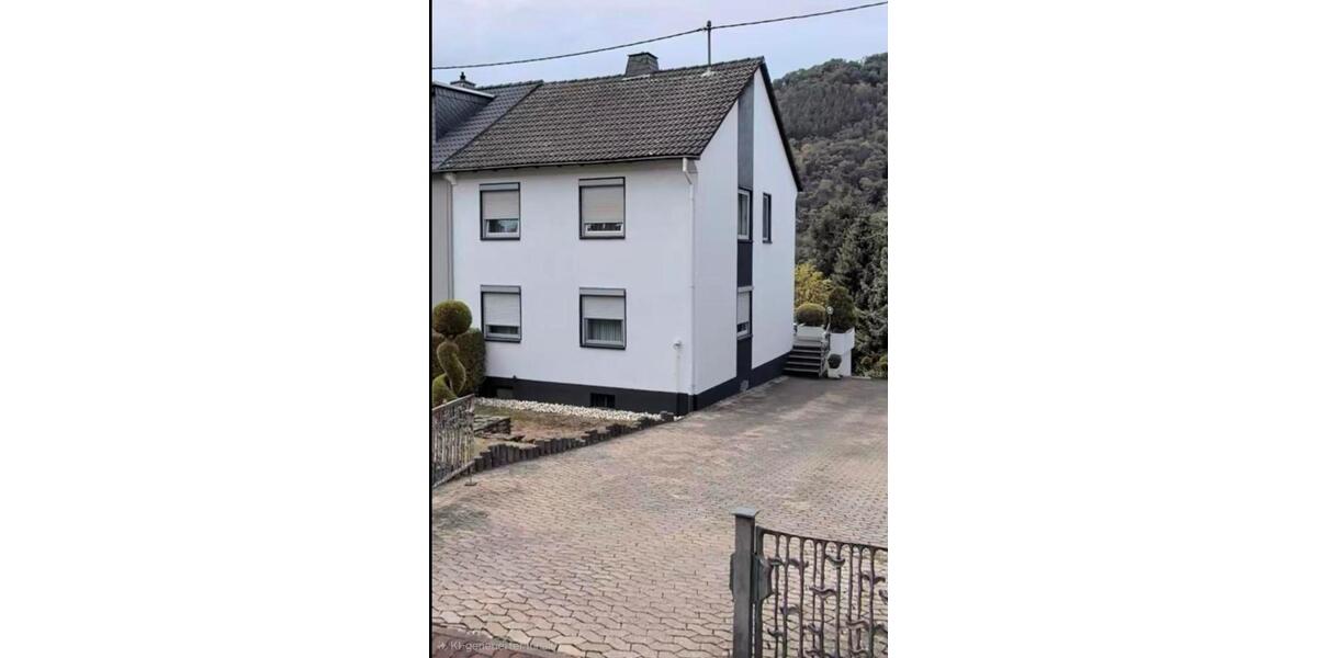 Gepflegtes Einfamilienhaus, mit großem Garten und Stellplatz 5 zimmer