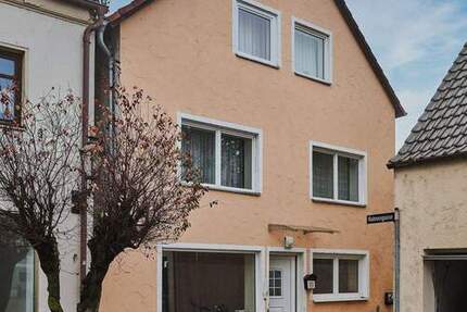 Haus Geiselhöring - 6 Zimmer, 221 m&sup2;, 300.000&euro; | Angebot:25690749