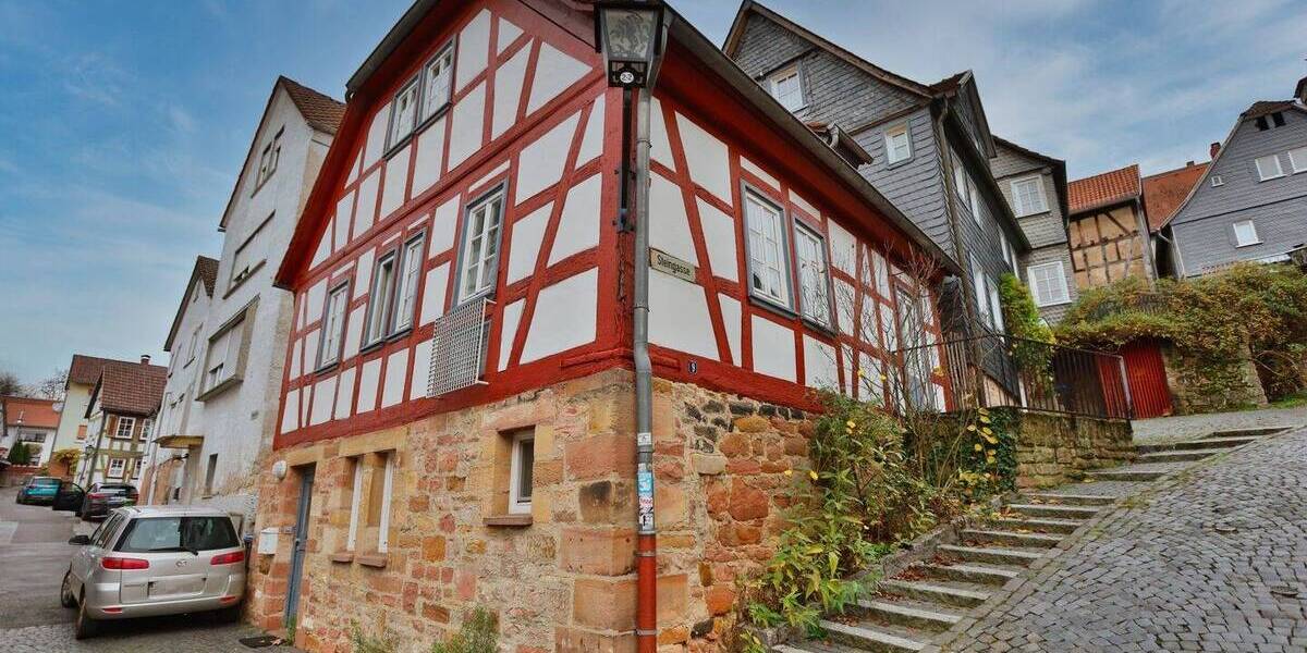 Charmantes, saniertes Fachwerkhaus in Ortenbergs Altstadt mit Balkon und WBS-Pflicht 3 zimmer