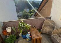 Schöne moderne Dachgeschoßwohnung mit Balkon und Küche